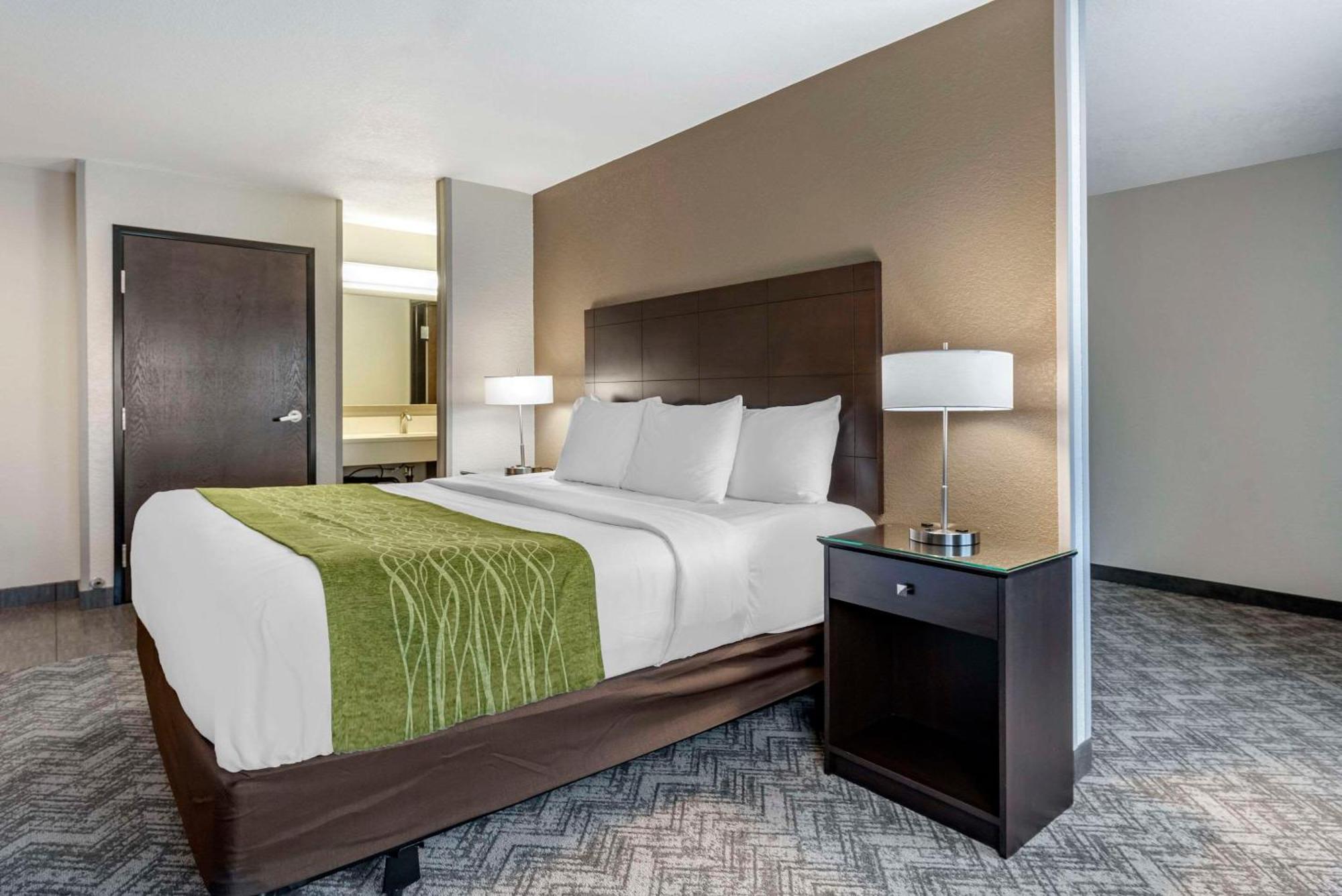 Comfort Inn & Suites Tualatin - Lake Oswego South Экстерьер фото