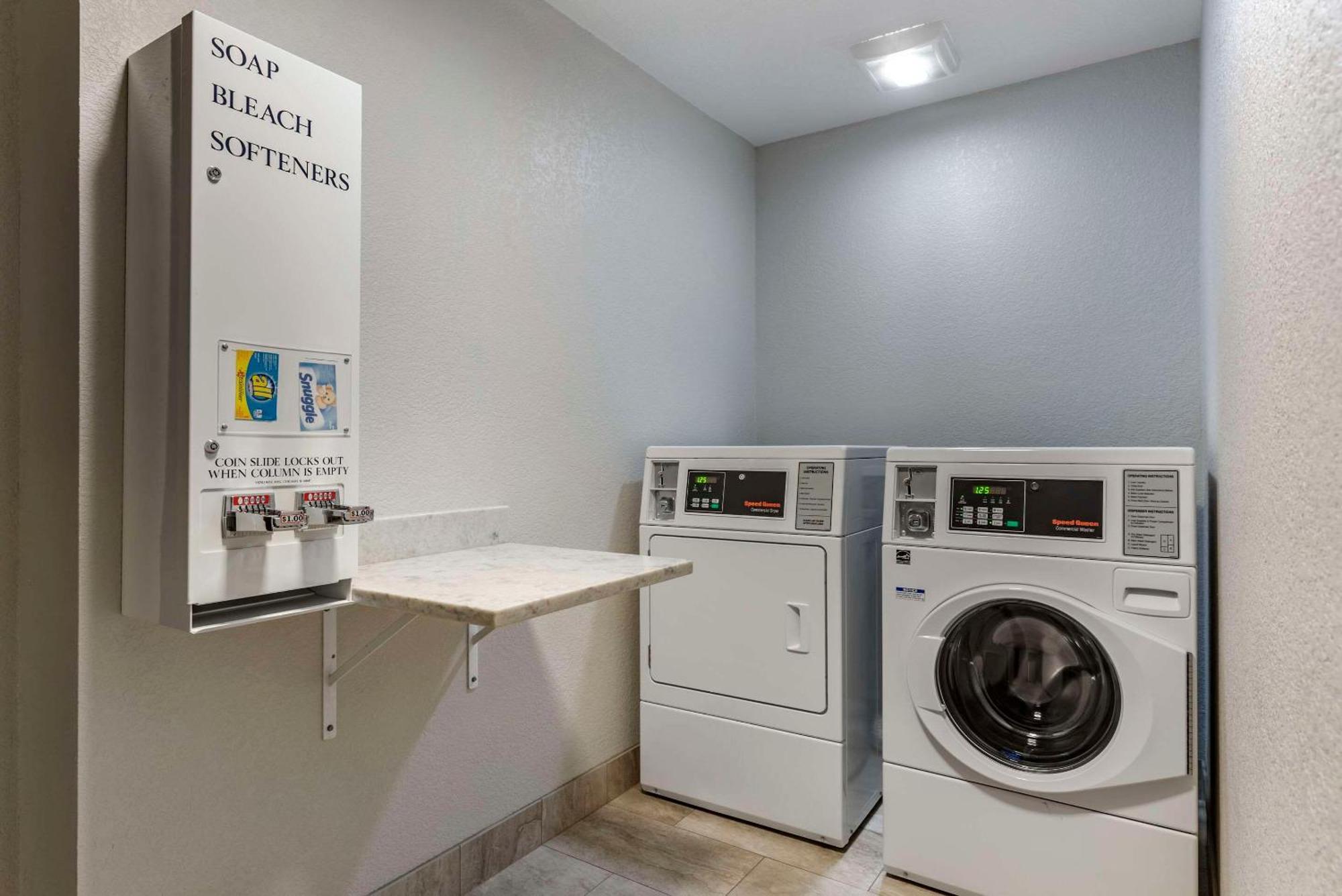 Comfort Inn & Suites Tualatin - Lake Oswego South Экстерьер фото