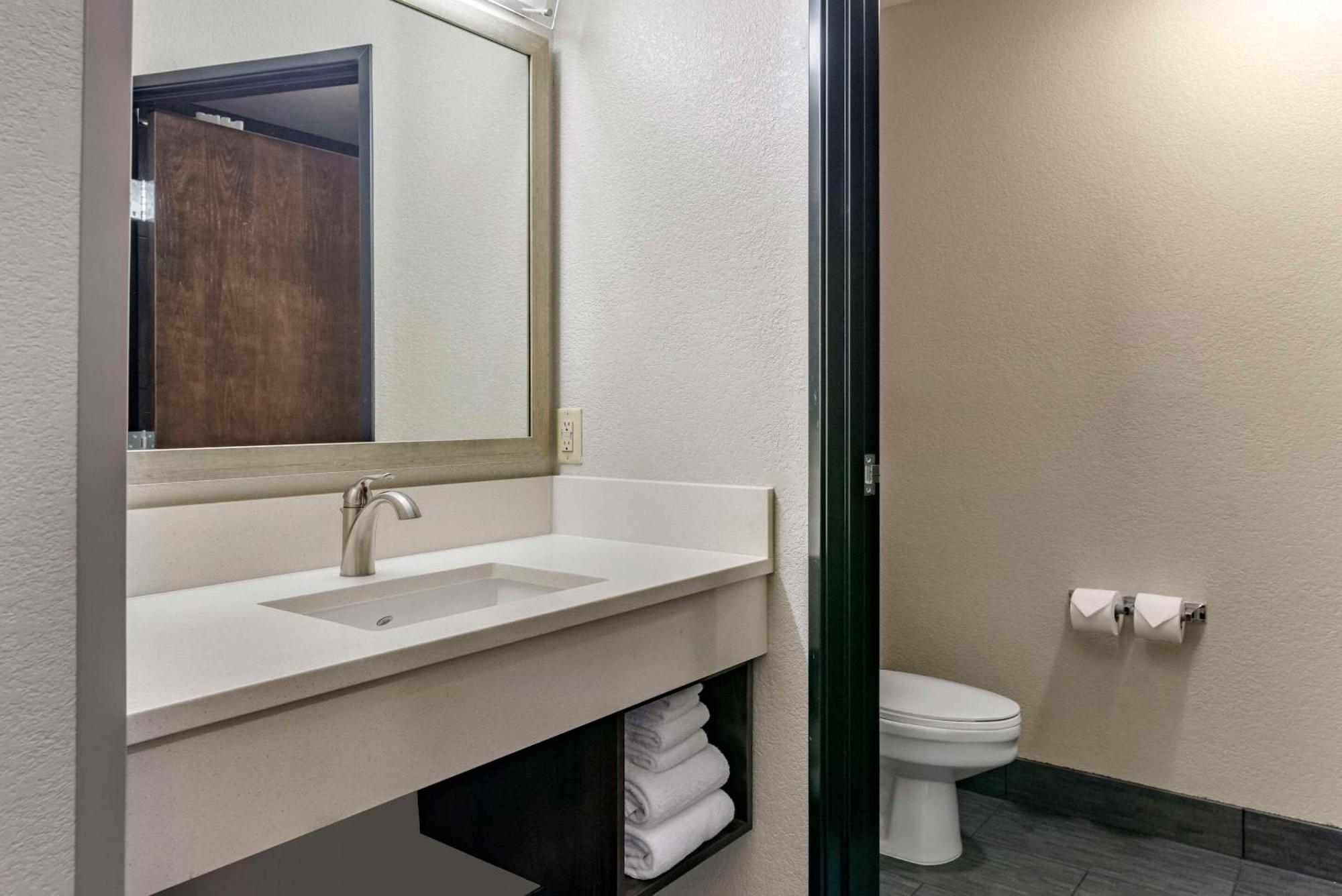 Comfort Inn & Suites Tualatin - Lake Oswego South Экстерьер фото