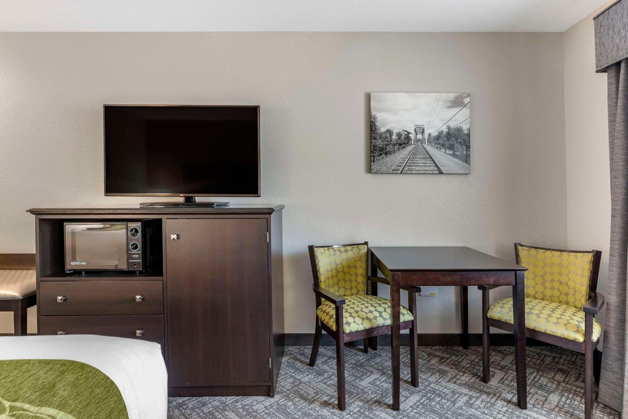 Comfort Inn & Suites Tualatin - Lake Oswego South Экстерьер фото