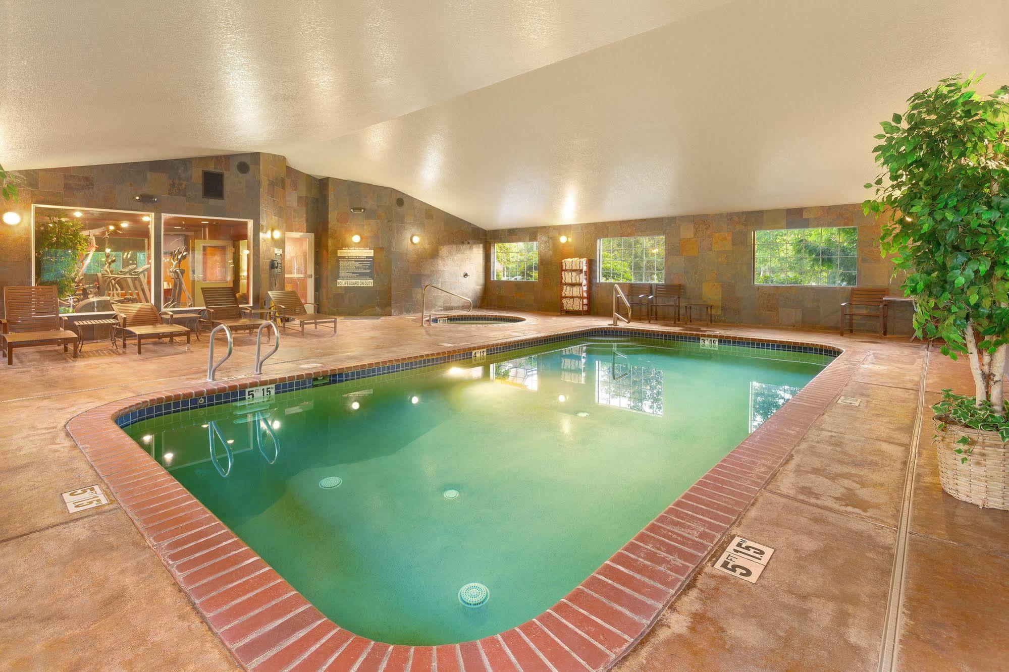 Comfort Inn & Suites Tualatin - Lake Oswego South Экстерьер фото